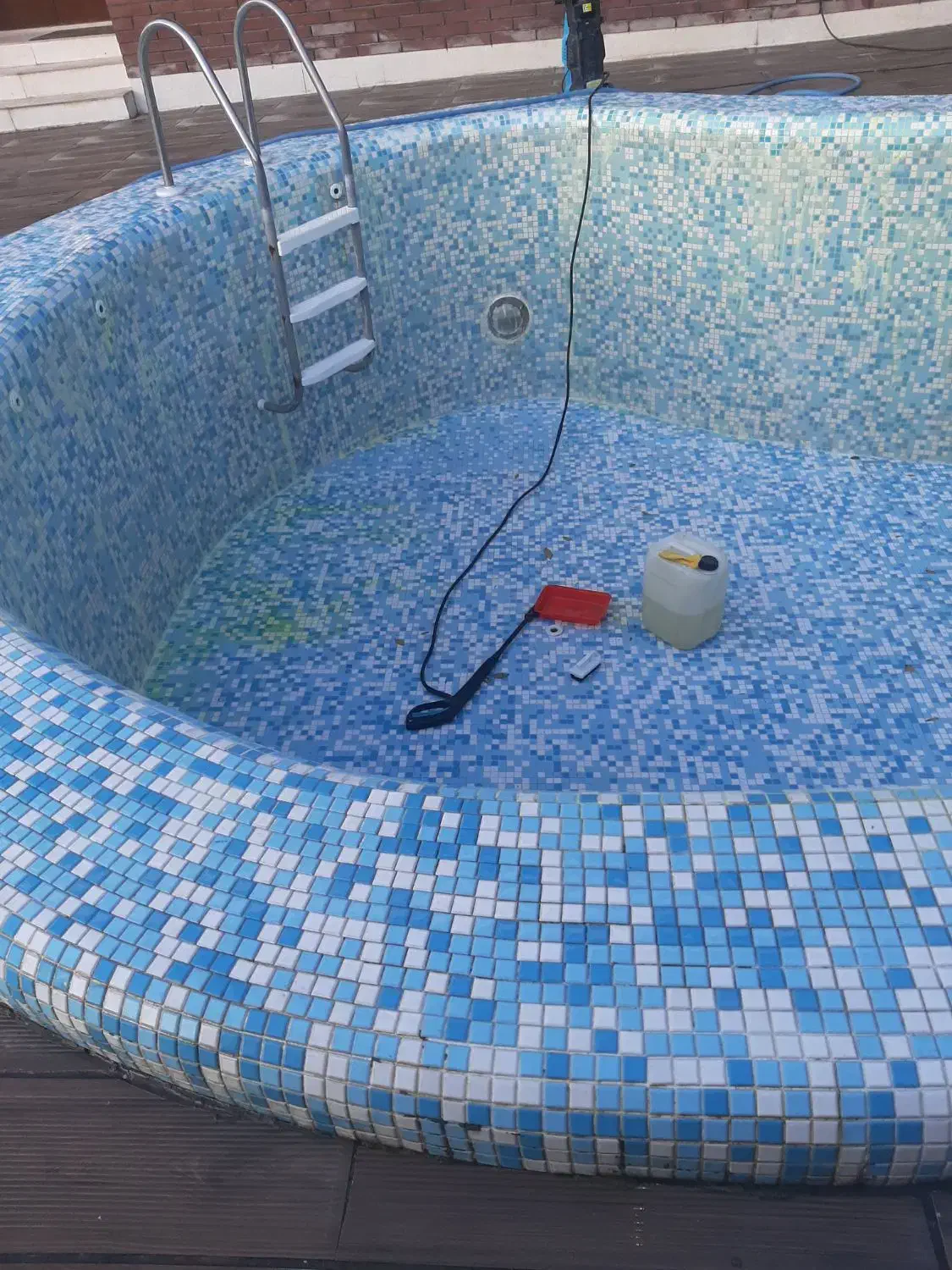 نظافت وشتشو استخر|خدمات نظافت|کلارآباد, |دیوار