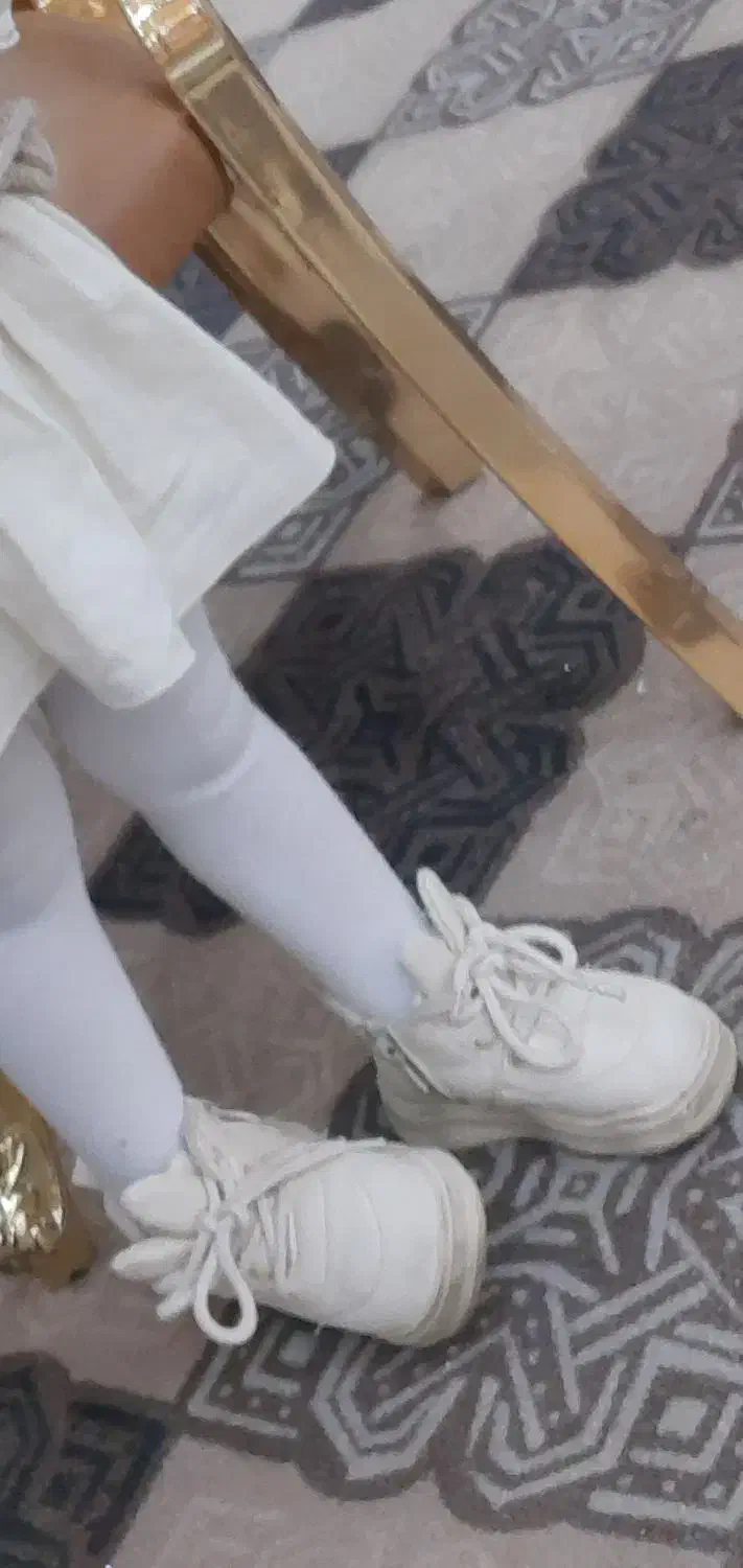 تعدادی کفش و لباس|کیف، کفش، کمربند|پاکدشت, پاکدشت (مامازند)|دیوار