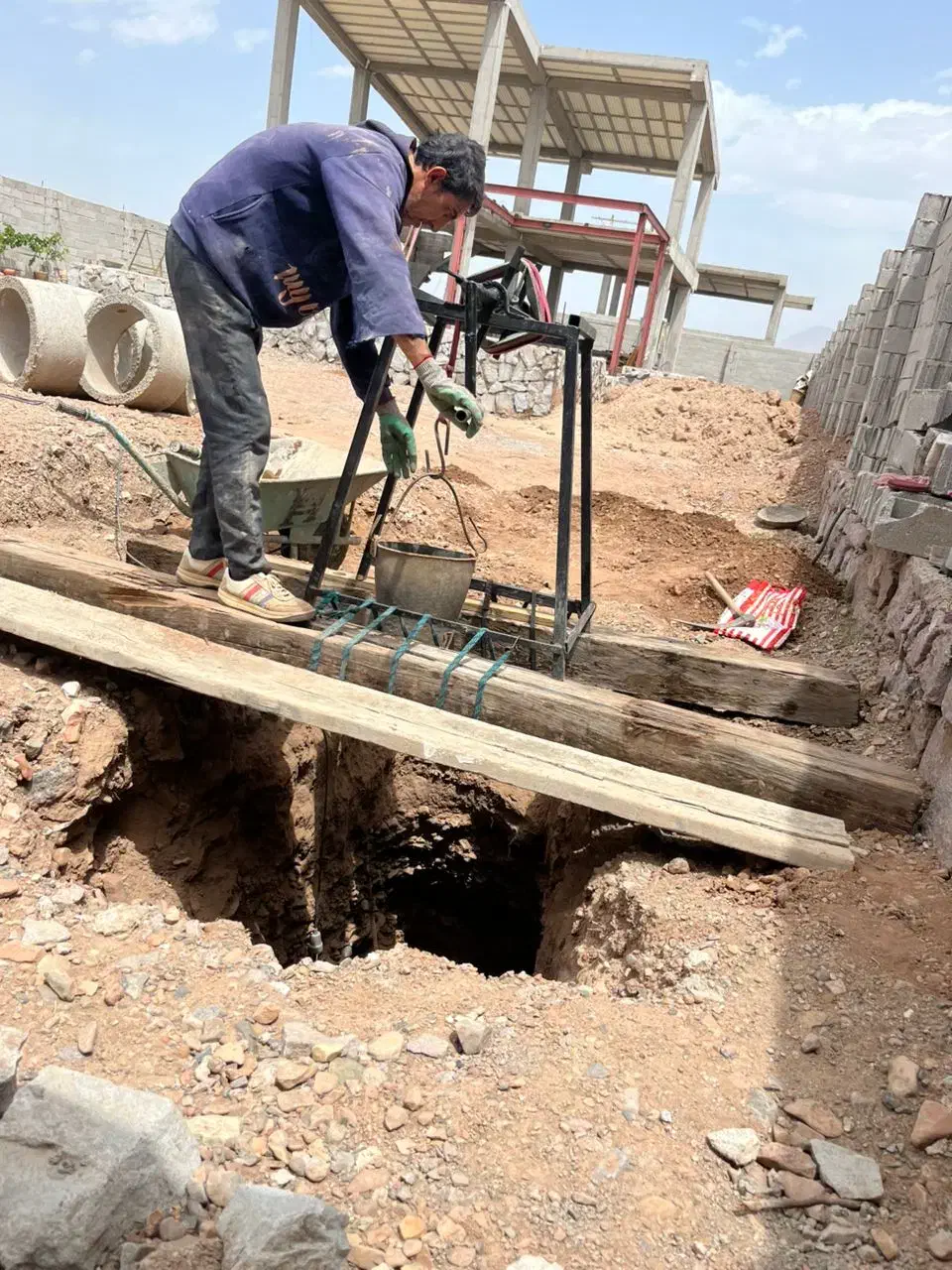 چاه کنی سیمان کاری|خدمات پیشه و مهارت|مرند, |دیوار