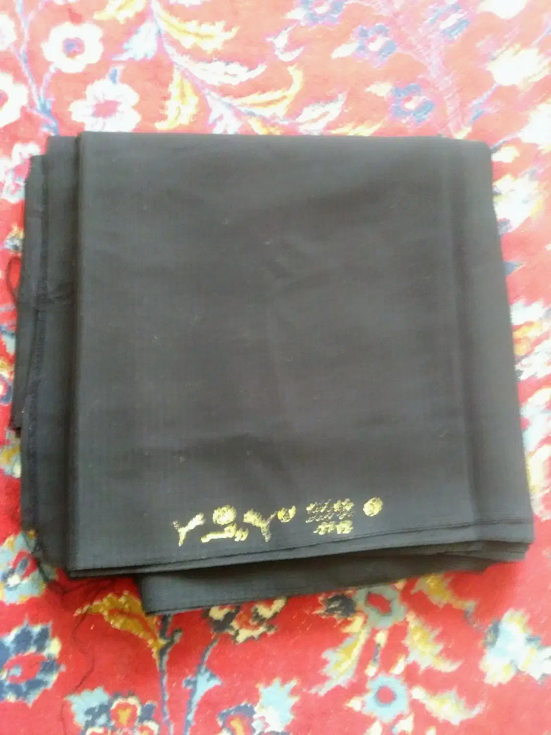 پارچه چادری و ملافه وطوری به قواره|لباس|برخوار, |دیوار