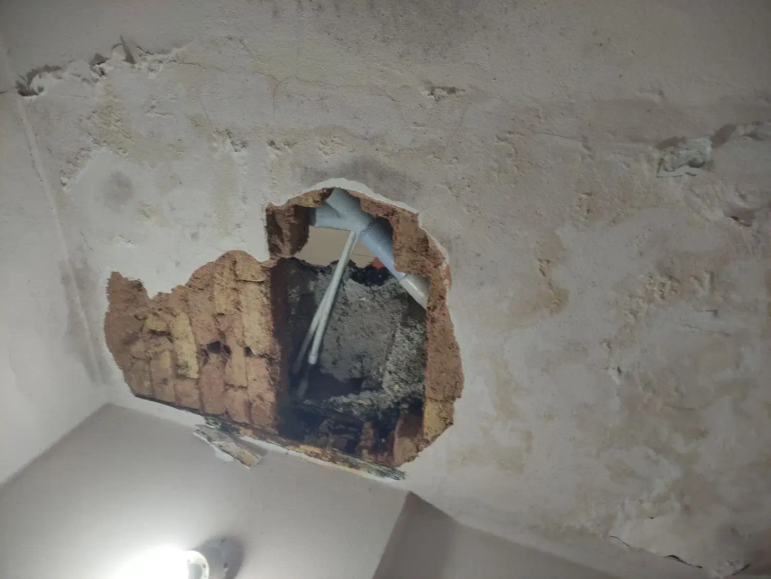 تخریب وتشخیص ترکیدگی لوله کشی تعمیرات|خدمات پیشه و مهارت|همدان, |دیوار