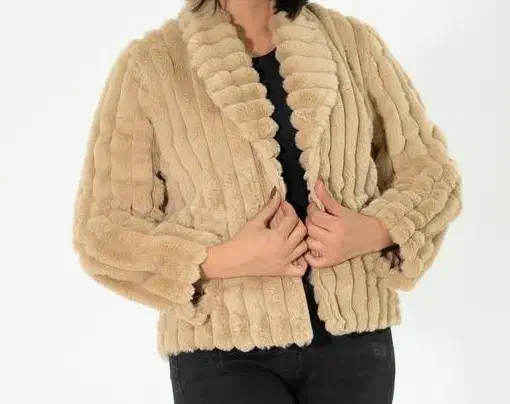 کت خز پوست|لباس|قم, نخودی|دیوار