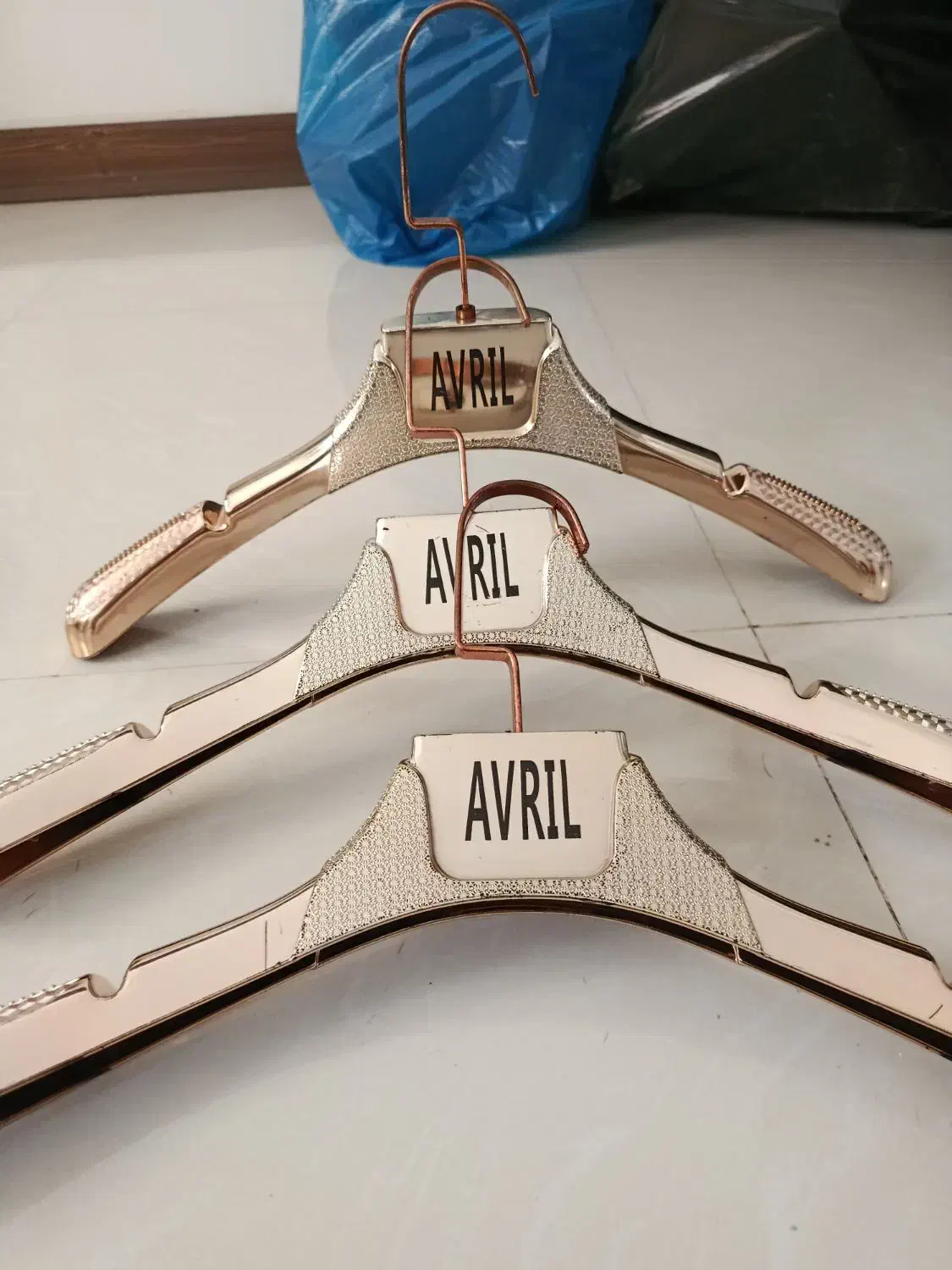 چوب کار و چوب لباسی|بندرخت و رختآویز|پرند, فاز ۳|دیوار