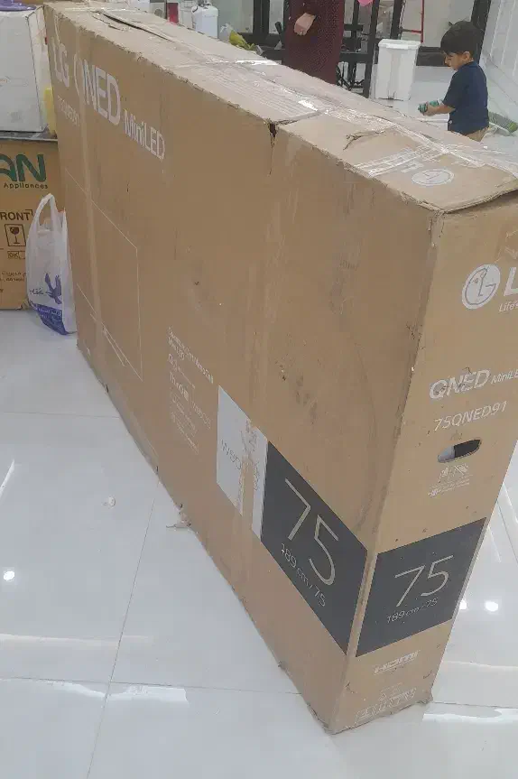 کارتن خالی تلویزیون ال جی LG و ساید بای ساید|تلویزیون و پروژکتور|قرچک, پارک جنگلی|دیوار