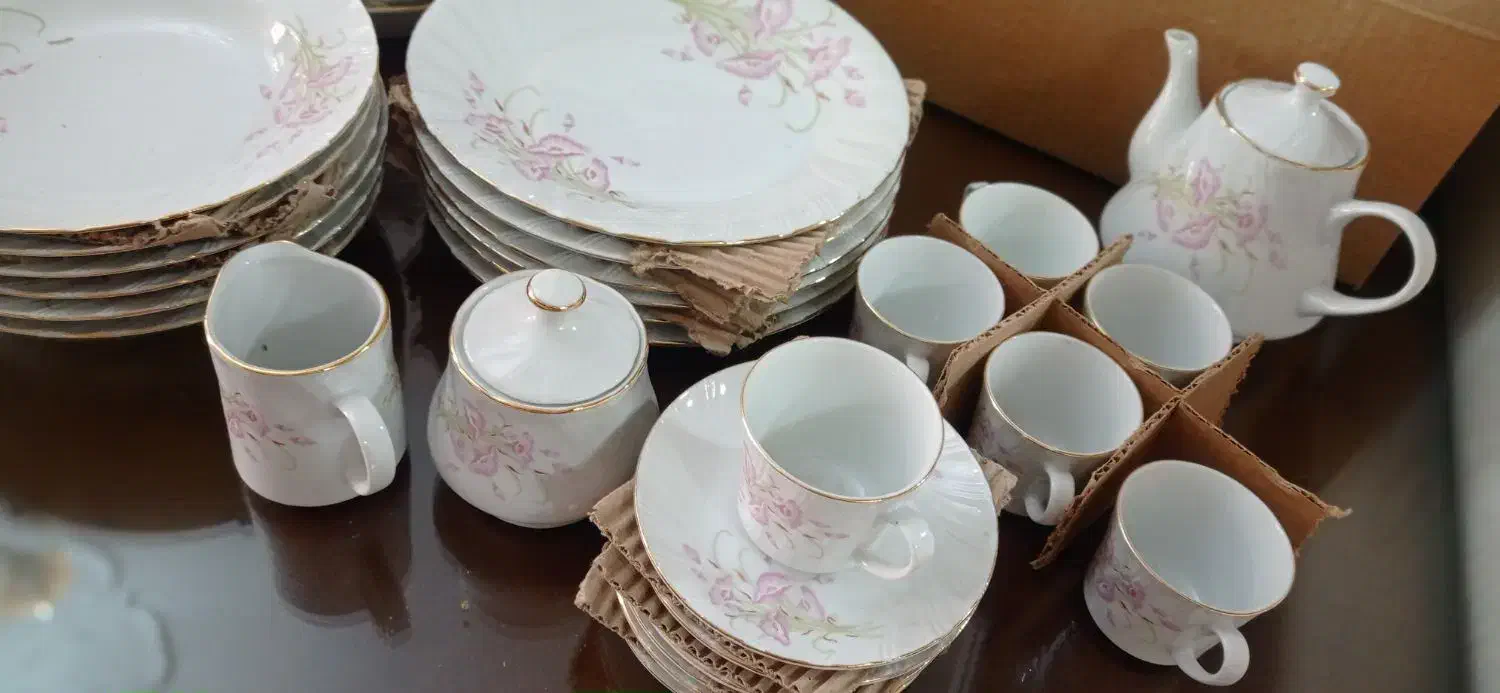 سرویس چینی قدیمی اک با جعبه|ظروف سرو و پذیرایی|اردبیل, |دیوار