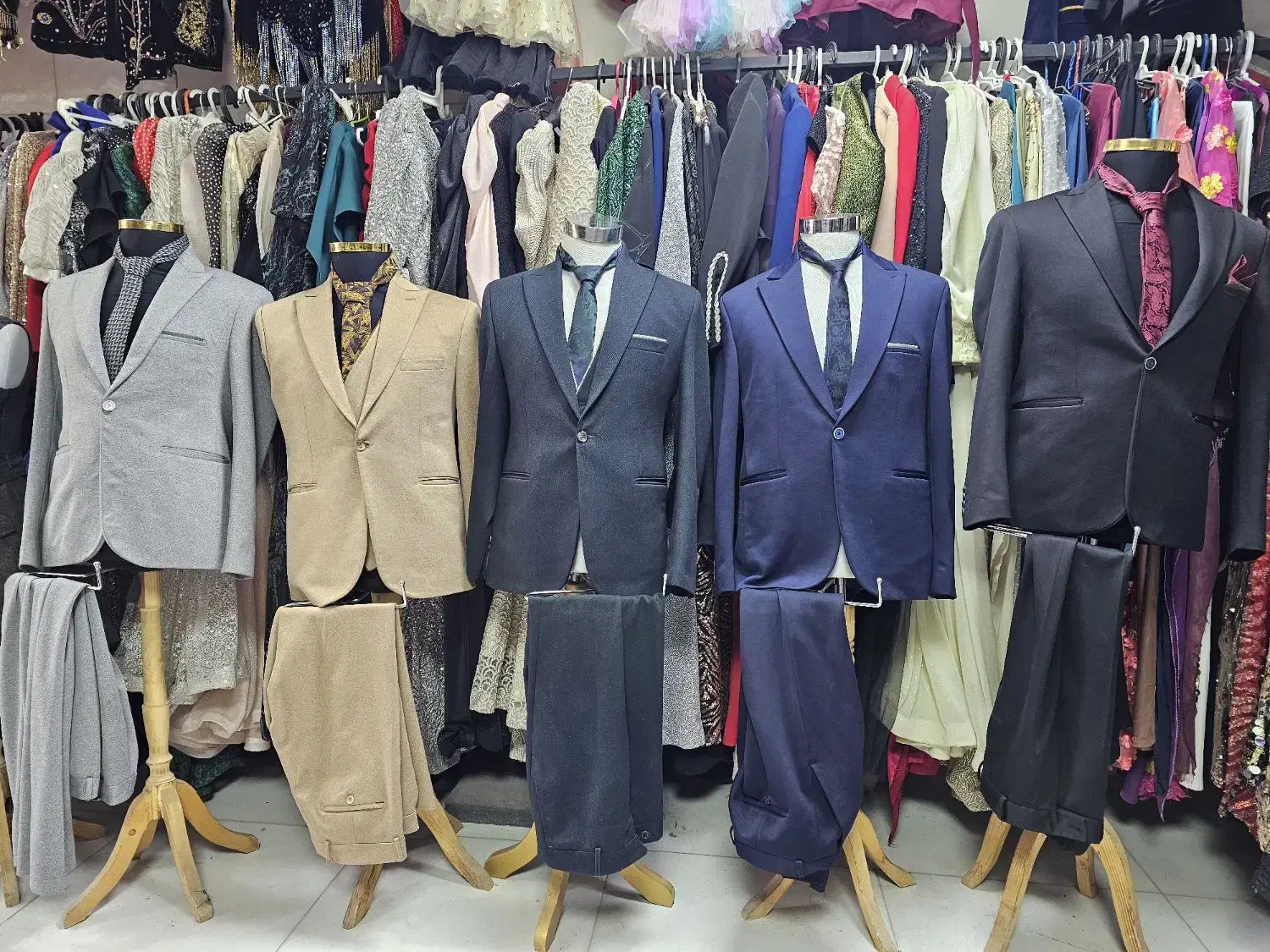 مزون روژان اجاره و کرایه لباس مردانه و زنانه|لباس|کرمانشاه, |دیوار