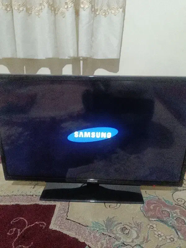 تلوزیون ۳۲ سامسونگ ال ای دی سالم شفاف|تلویزیون و پروژکتور|همدان, |دیوار