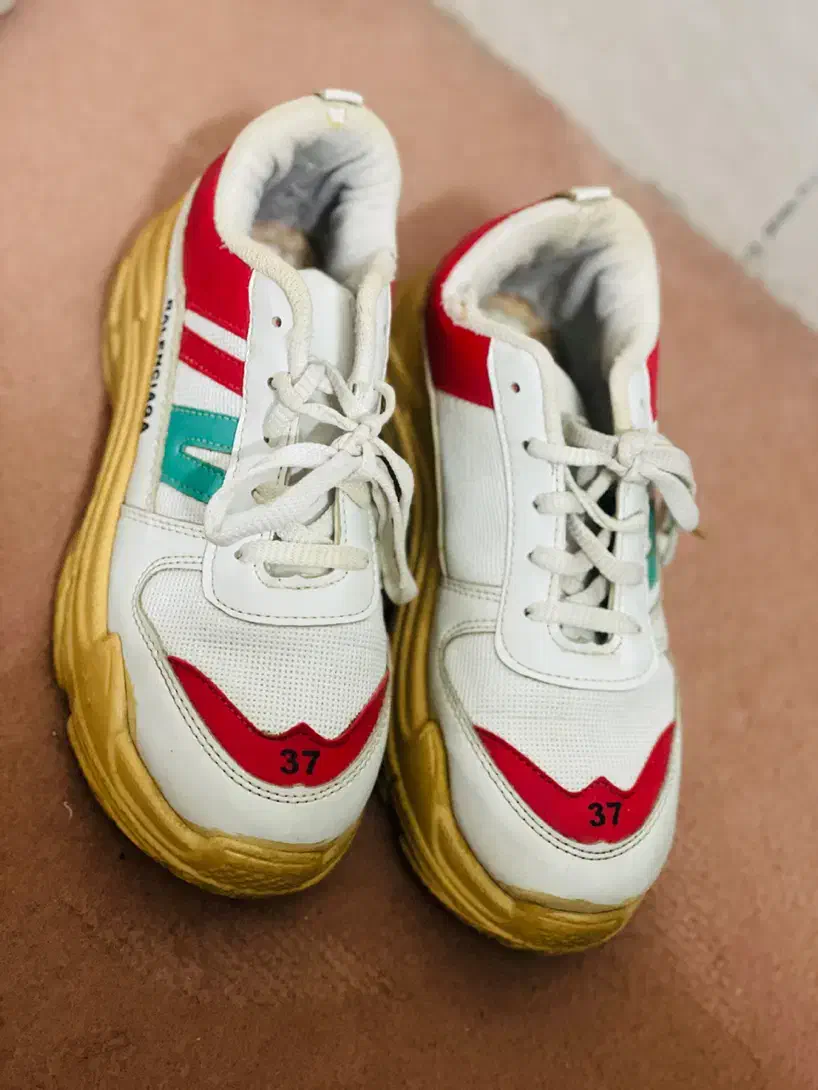 کفش اسپرت|کیف، کفش، کمربند|نیشابور, امام خمینی|دیوار