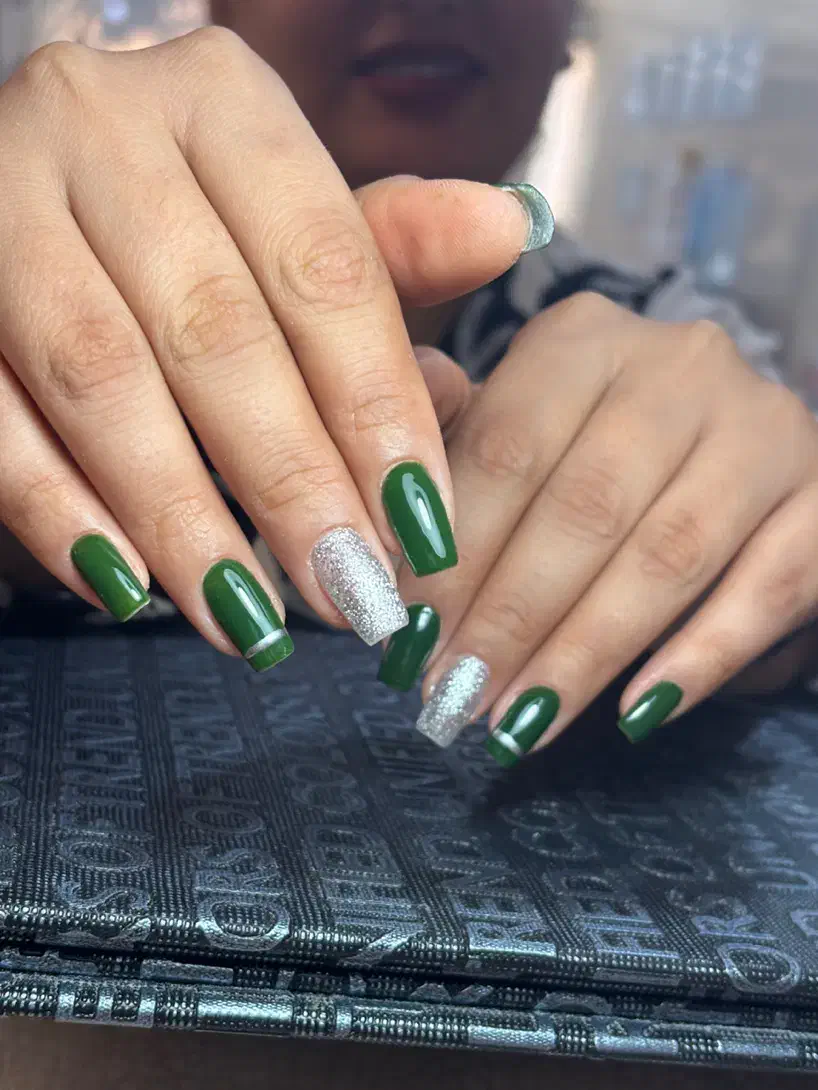 خدمات کاشت ناخن|خدمات آرایشگری و زیبایی|صدرا-فارس, فاز ۱|دیوار