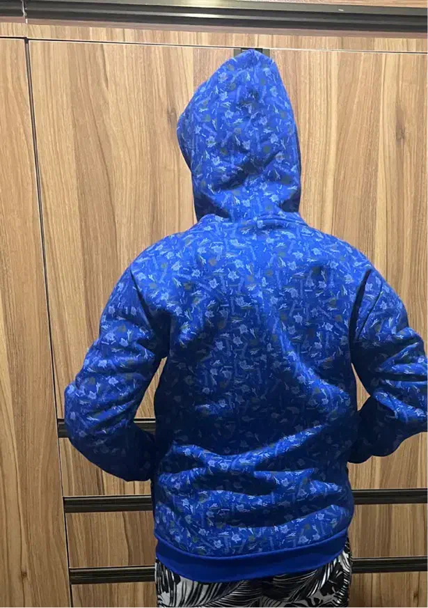 سویشرت|لباس|پاکدشت, پاکدشت (مامازند)|دیوار