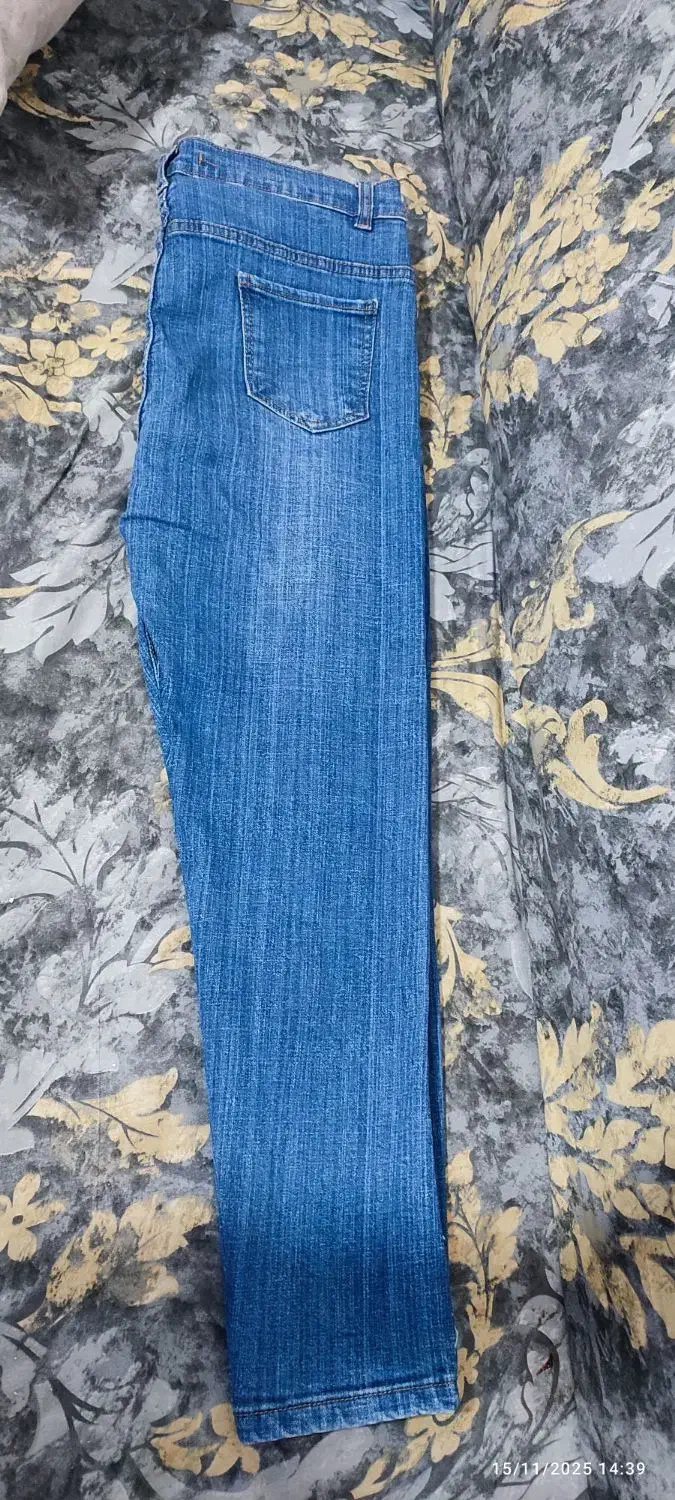 شلوار لی|لباس|قم, چهل درخت‎|دیوار