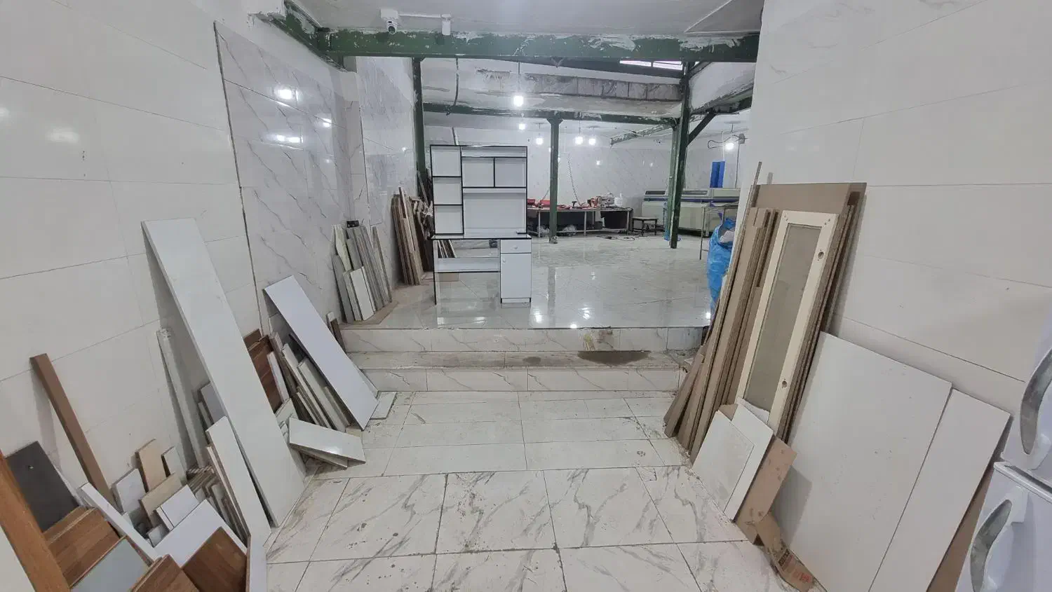 بر خیابان منوچهری/۱۴۰ متر مغازه/۷۰ متر مسکونی|فروش خانه و ویلا|دورود, |دیوار