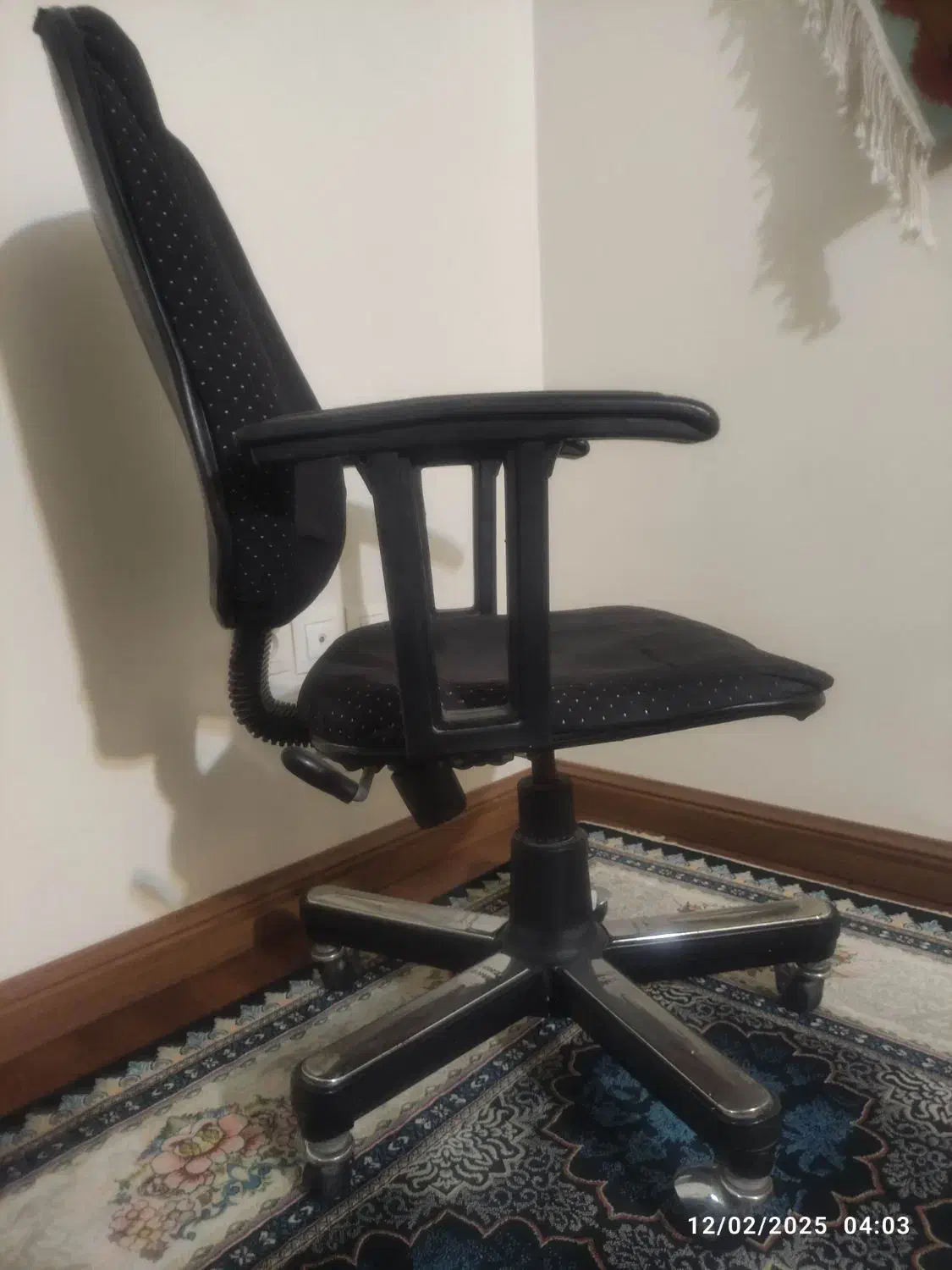 صندلی|صندلی و نیمکت|مشکین‌دشت, |دیوار