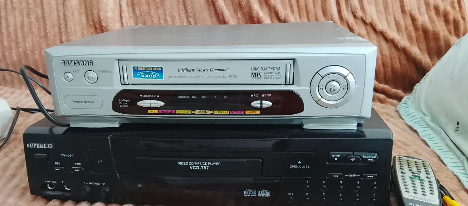 دو دستگاه vhs .cdplayer و یک مبدل دیجیتال|پخشکننده DVD و ویدیو|هشتگرد, فاز ۲ مهستان|دیوار