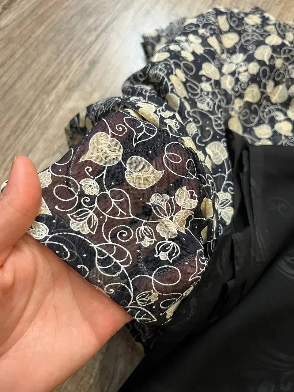 چادری|لباس|رشت, گلباغ نماز|دیوار