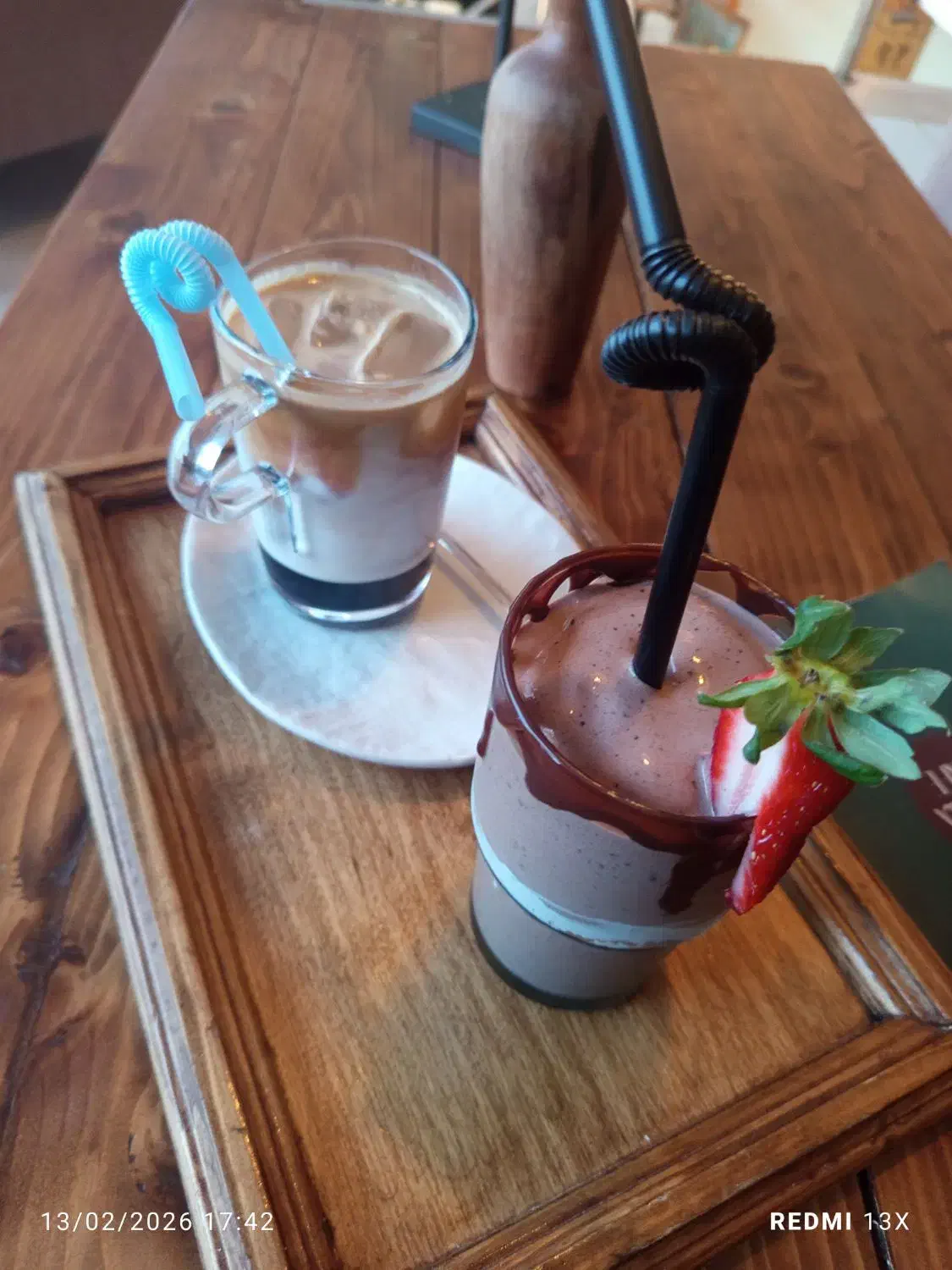 شورت|لباس|رشت, لاکانی|دیوار