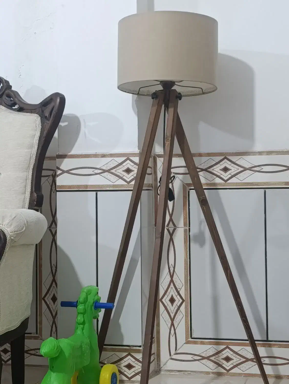 قاب عکس. تابلو فرش. آباژور در حد نو میباشد..|تابلو فرش|الیگودرز, |دیوار