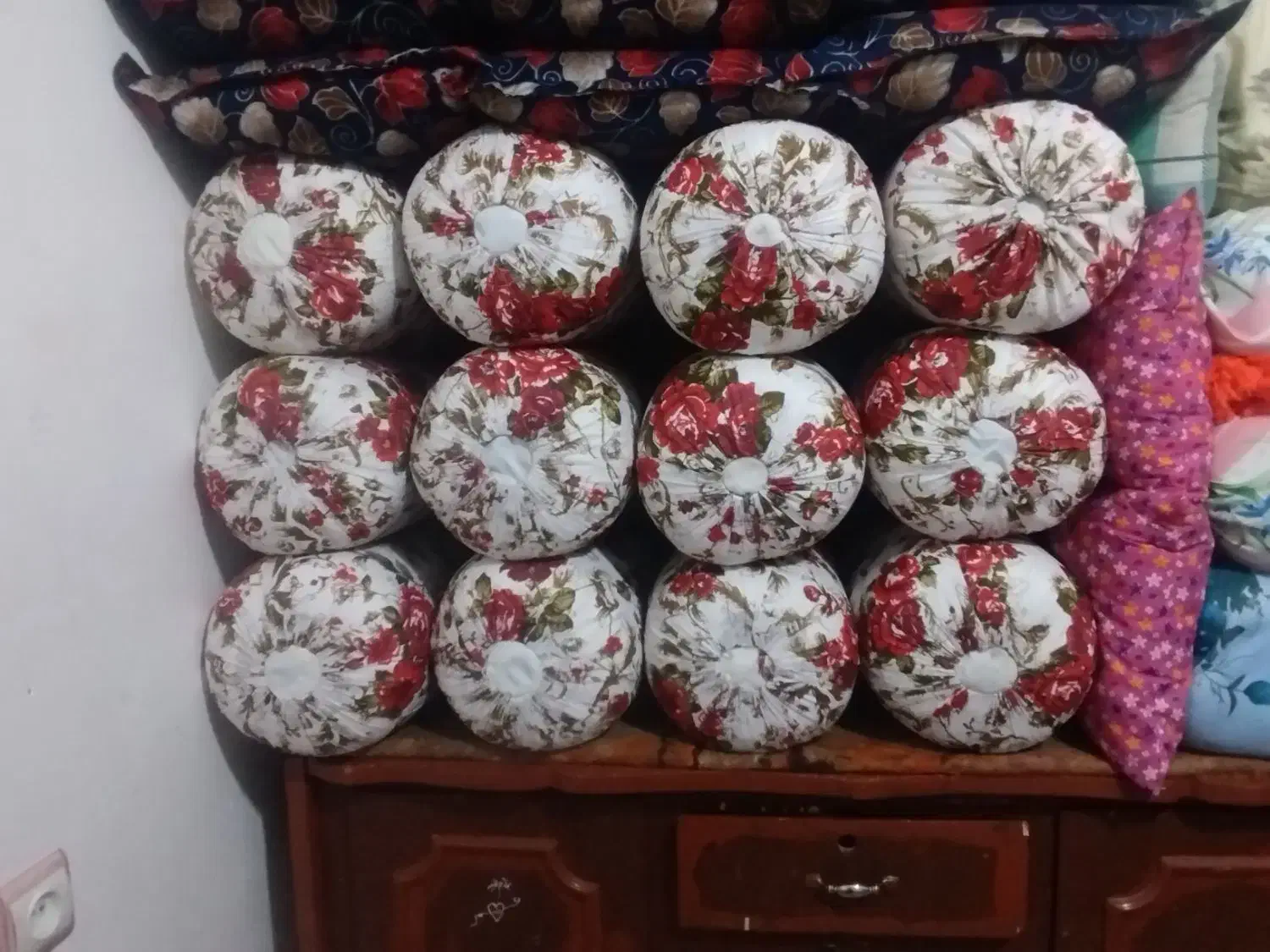 12عدد بالشت عروس با گل پر|رختخواب، بالش، پتو|یاسوج, |دیوار