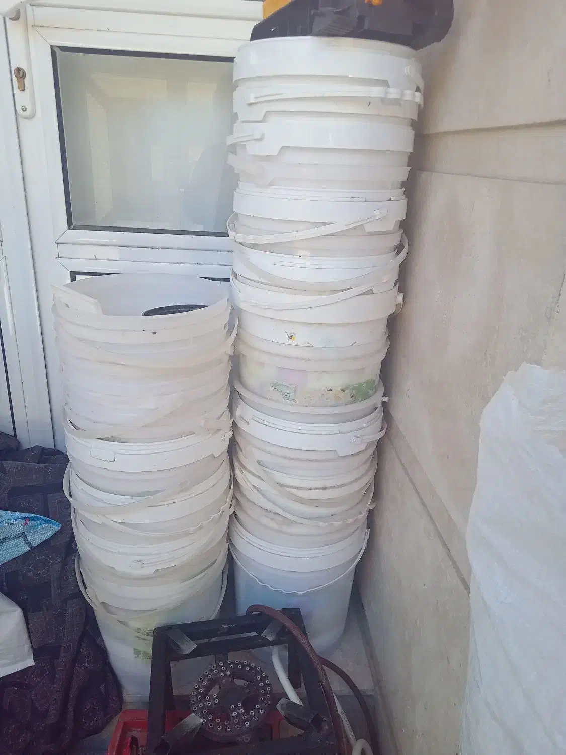 تعدادی سطل ژله محکم و بادوام|ظروف نگهدارنده، پلاستیکی، یک‌بارمصرف|خوی, |دیوار
