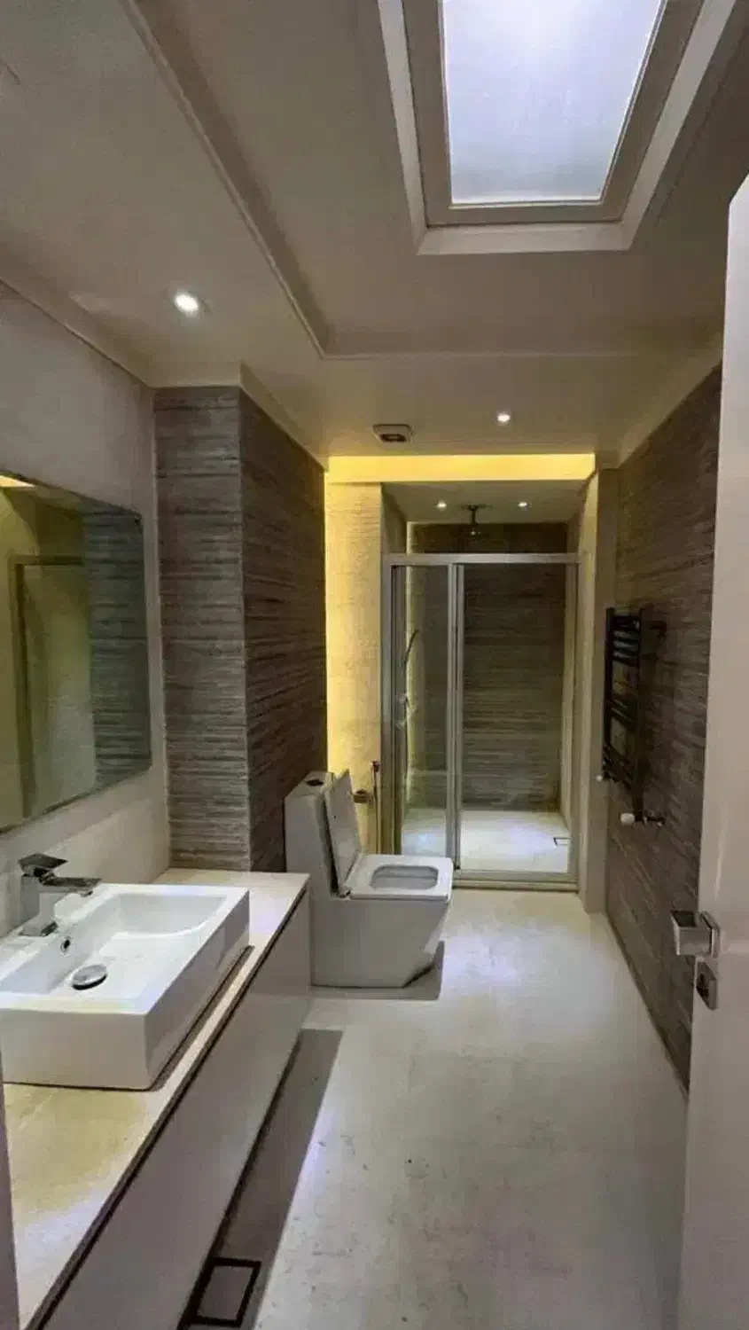 ۱۵۰متر۳خ۲پارکینگ نوساز فول سعادت اباد بلوار۲۴متری