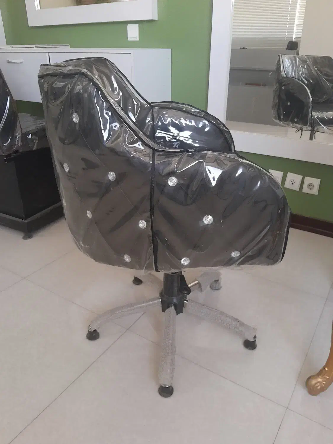 تعدادی وسایل سالن زیبایی بفروش میرسد|آرایشگاه و سالنهای زیبایی|شاهینشهر, عطار|دیوار