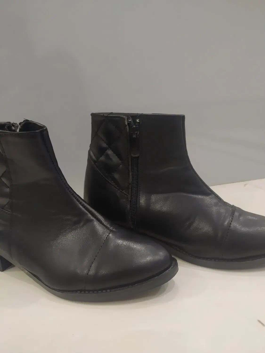 کفش نیم بوت|کیف، کفش، کمربند|آشخانه, |دیوار