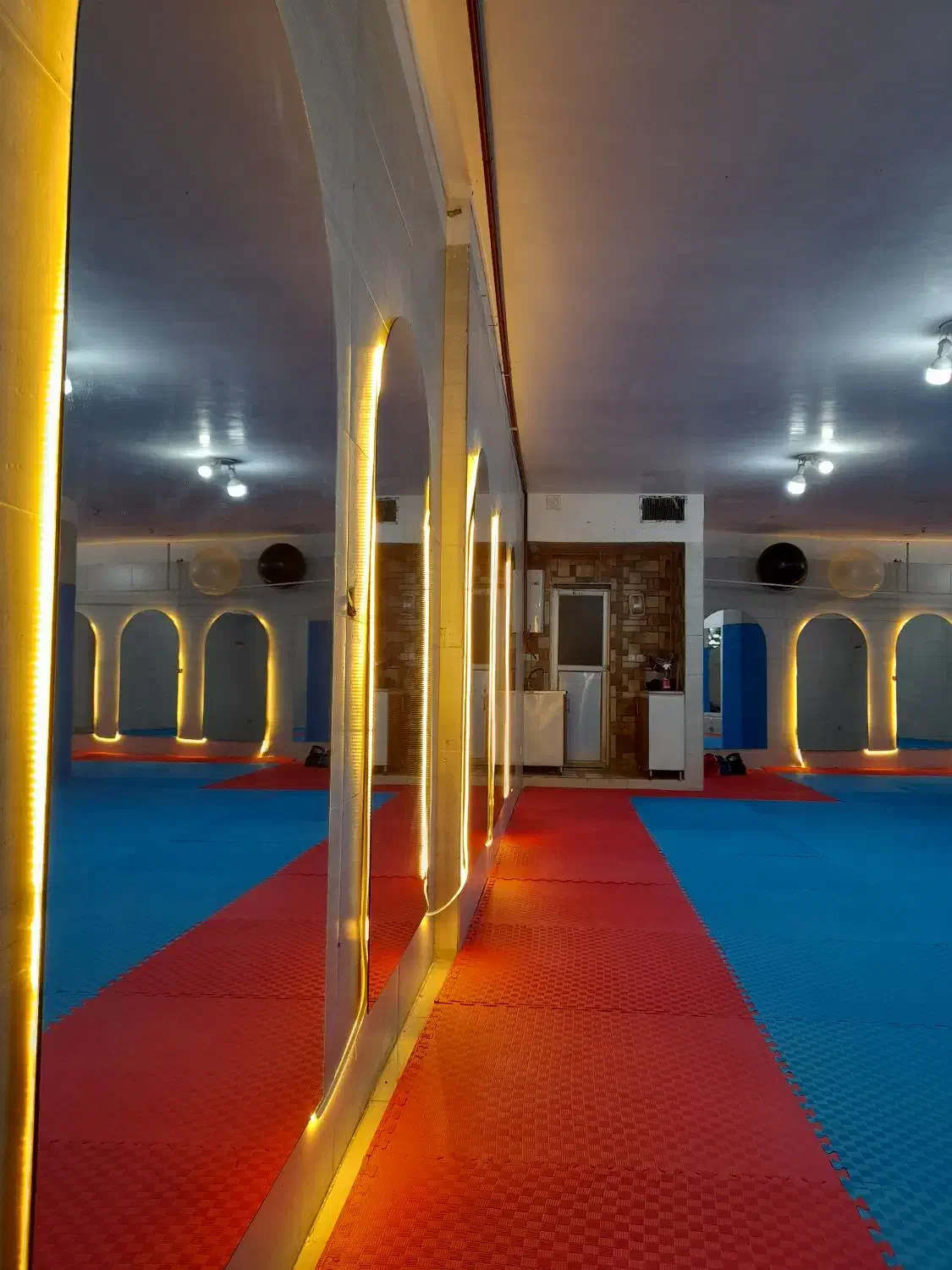 تایم اجاره ای باشگاه|اجارهٔ مغازه و غرفه|نیشابور, میدان حافظ|دیوار