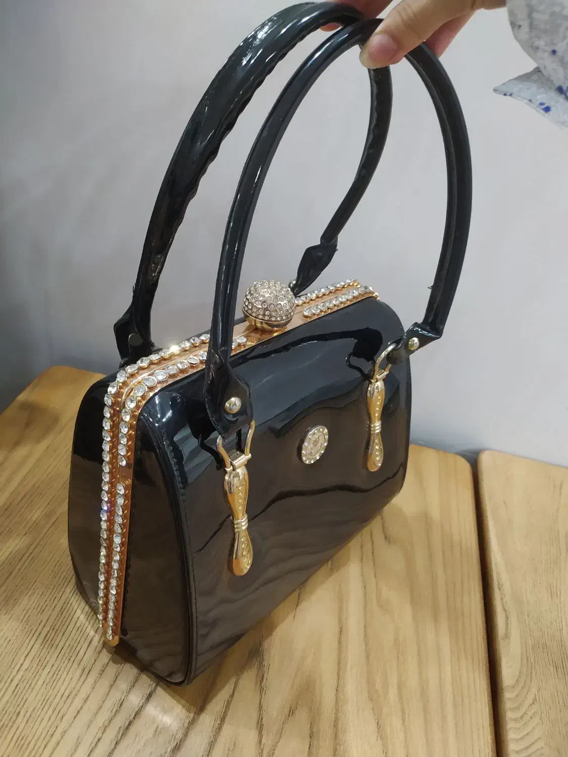 کیف و کفش مجلسی|کیف، کفش، کمربند|لالجین, |دیوار