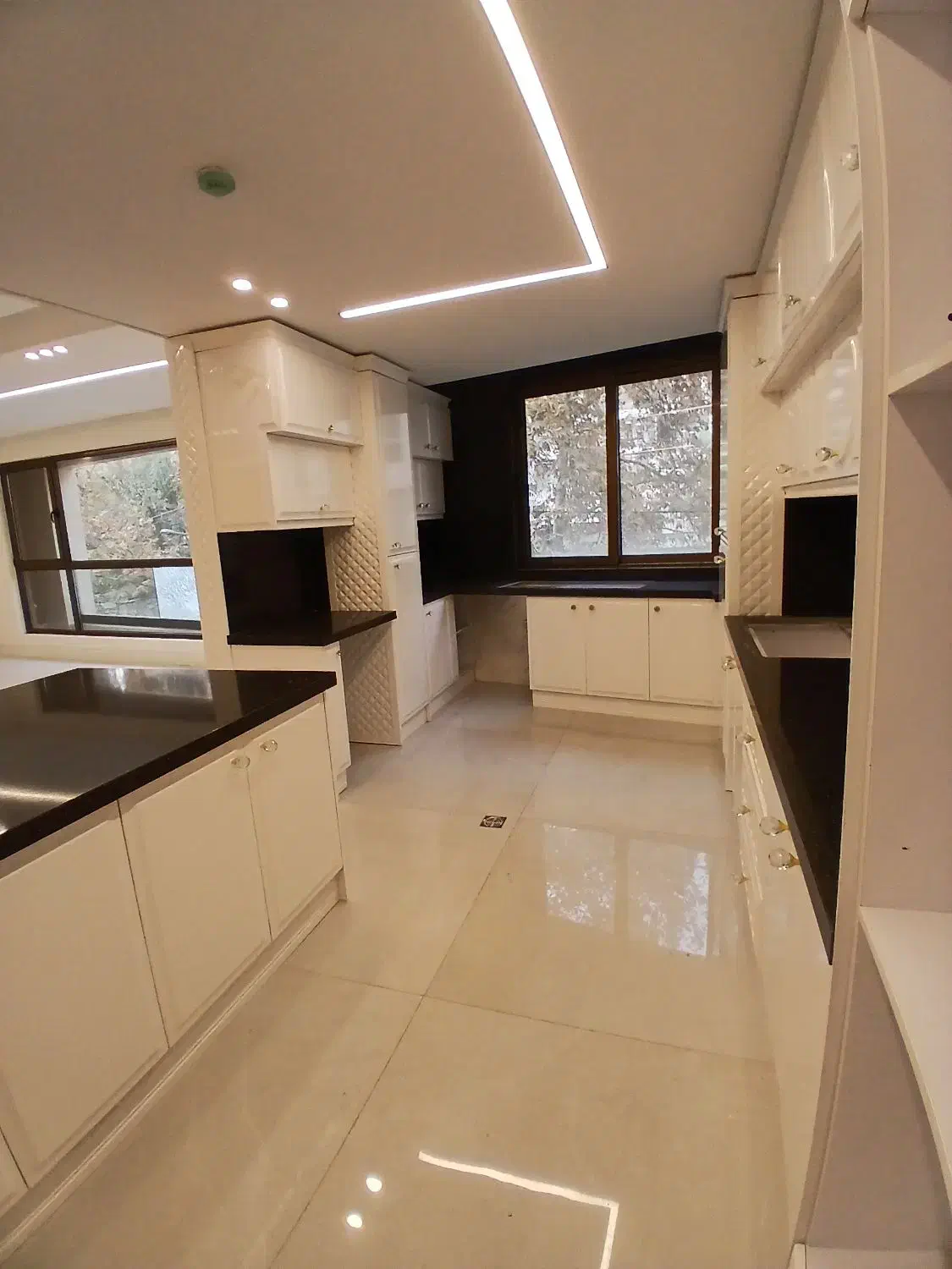 زعفرانیه ۲۴۰متر ۳خواب