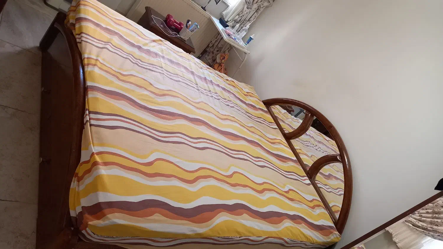 فروش فوری اکازیون استثنایی تخت دو نفره و میز|تخت و سرویس خواب|کرمانشاه, |دیوار