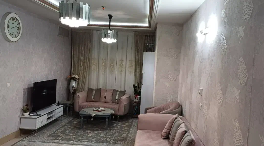 یک جفت لوستر پیانو|لوستر و چراغ آویز|اصفهان, بهارستان (مخابرات)|دیوار
