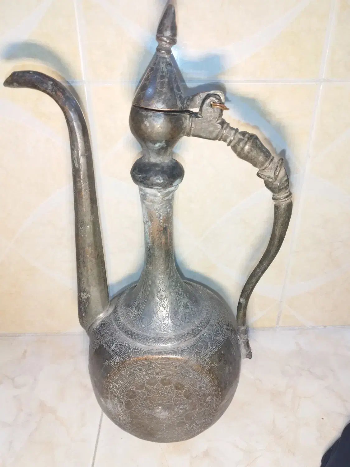 افتابه مسی کهنه|کلکسیون اشیاء عتیقه|زاهدان, |دیوار