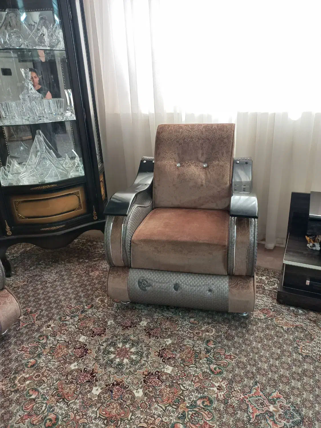 مبل ۷ نفره محکم چوب و پارچه عالی|حراج|چناران, |دیوار