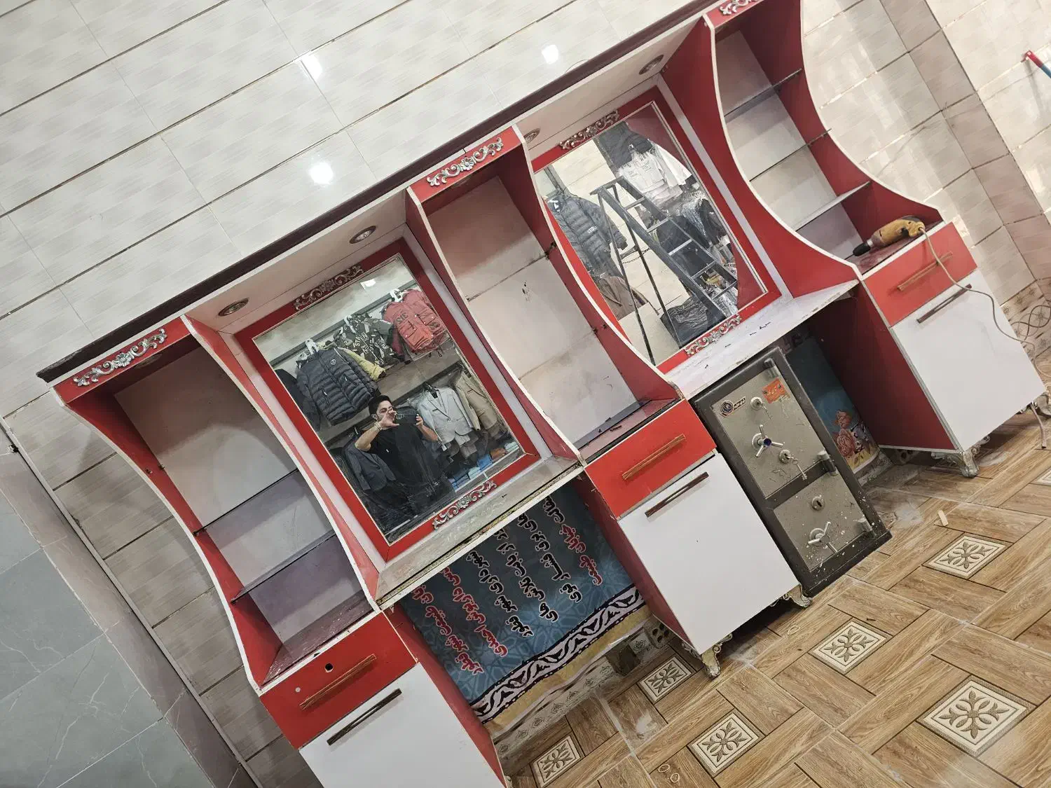 کمد و اینه ارایشگری|آرایشگاه و سالن‌های زیبایی|خوی, |دیوار