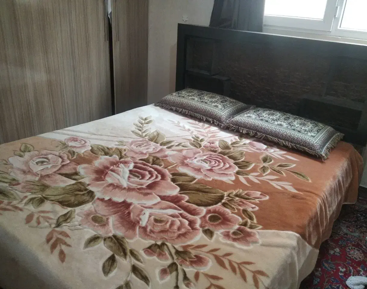 تخت دو نفره به همراه تشک طبی|تخت و سرویس خواب|زاهدان, |دیوار