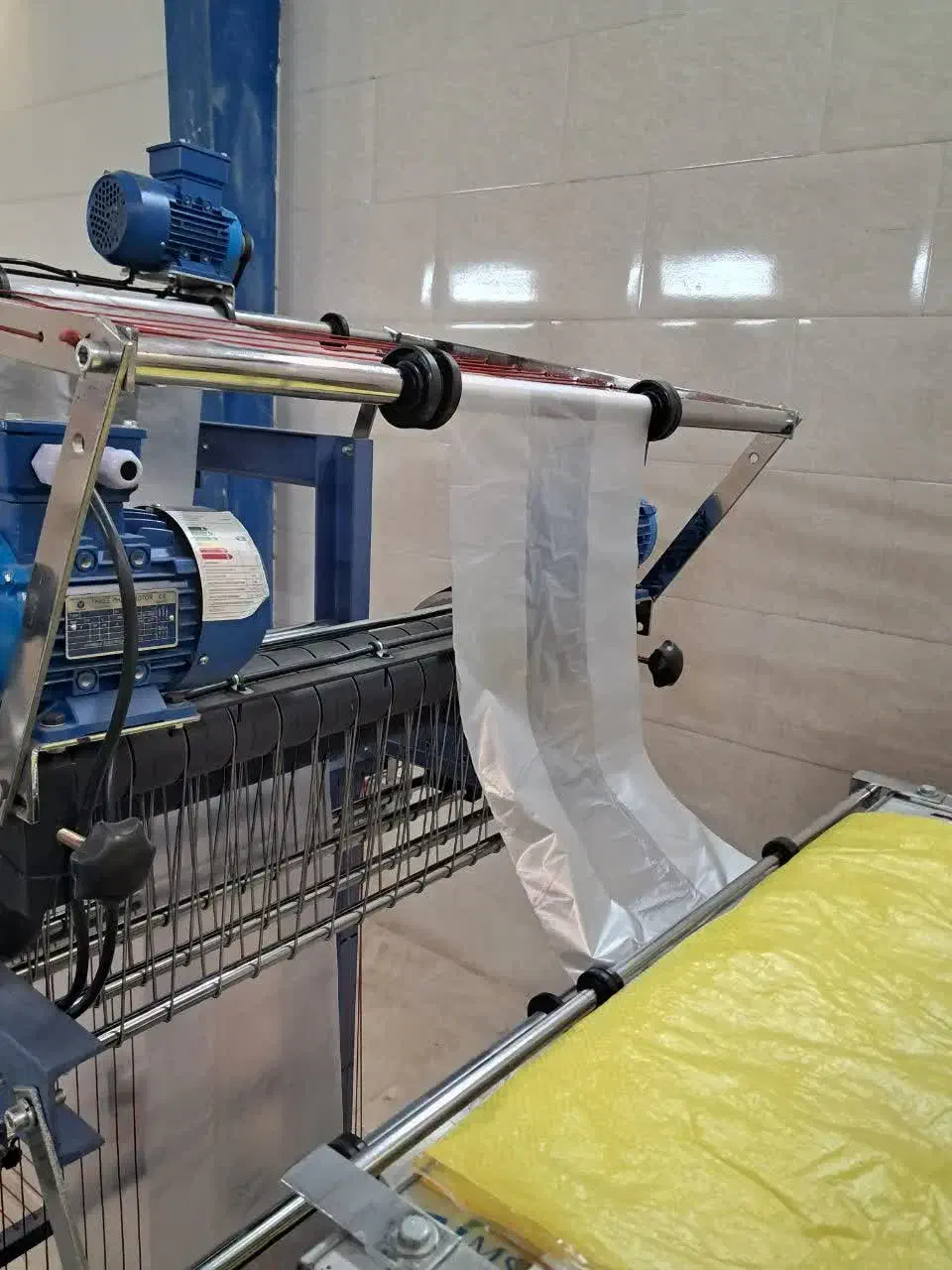 تولید انواع نایلکس با کیفیت خوب|عمده‌فروشی|قم, کوه سفید|دیوار