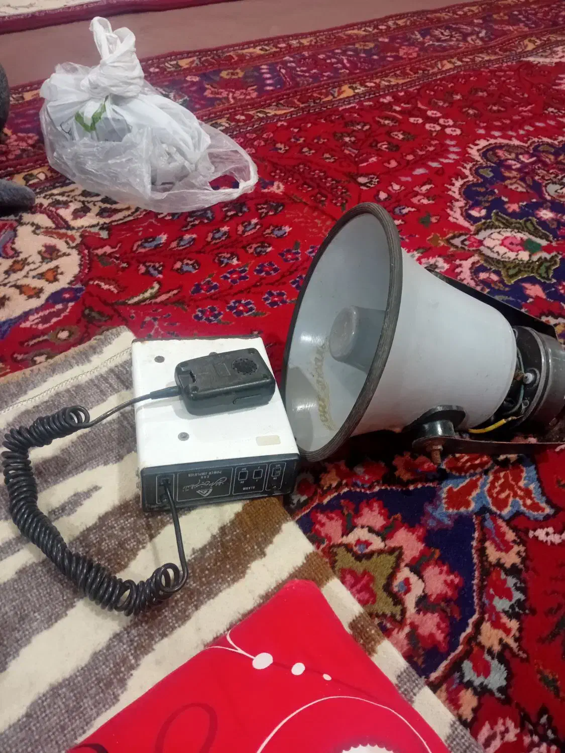 بلندگو|صوتی و تصویری|نوشین شهر, |دیوار