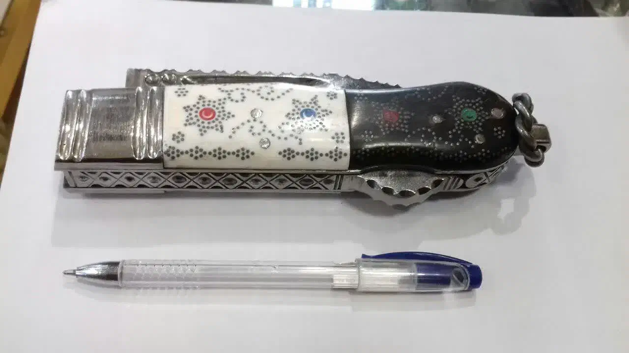 چاقو|کلکسیون اشیاء عتیقه|بیجار, |دیوار