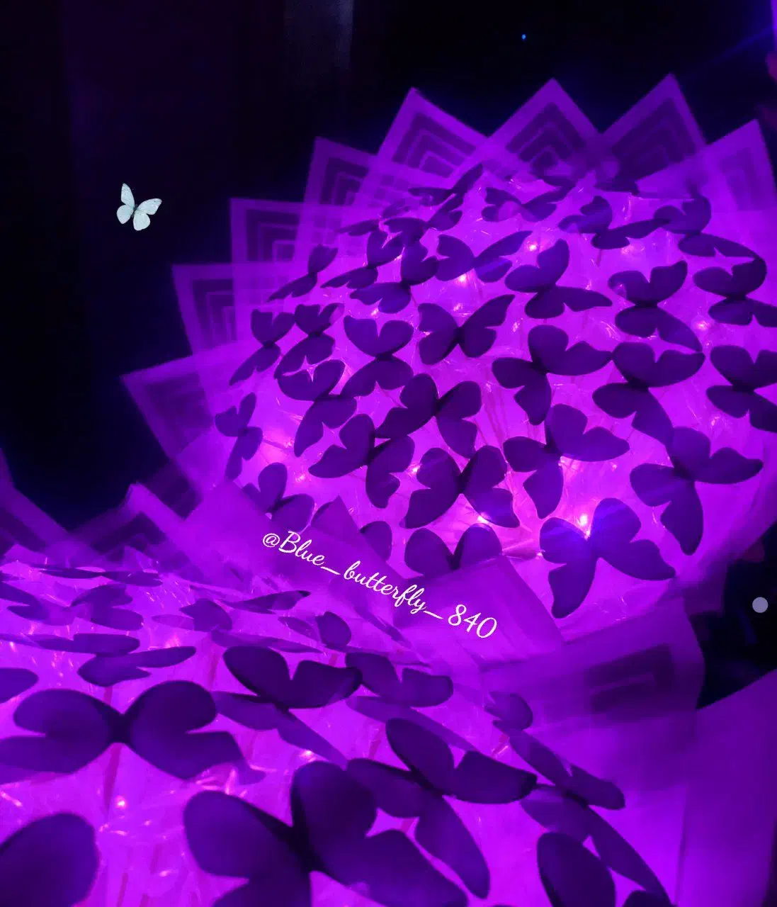 دسته گل پروانه روز مادر روز زن کادویی|گل مصنوعی|تبریز, |دیوار