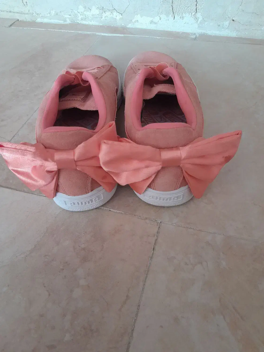 کفش|کیف، کفش، کمربند|صدرا-فارس, فاز ۲|دیوار