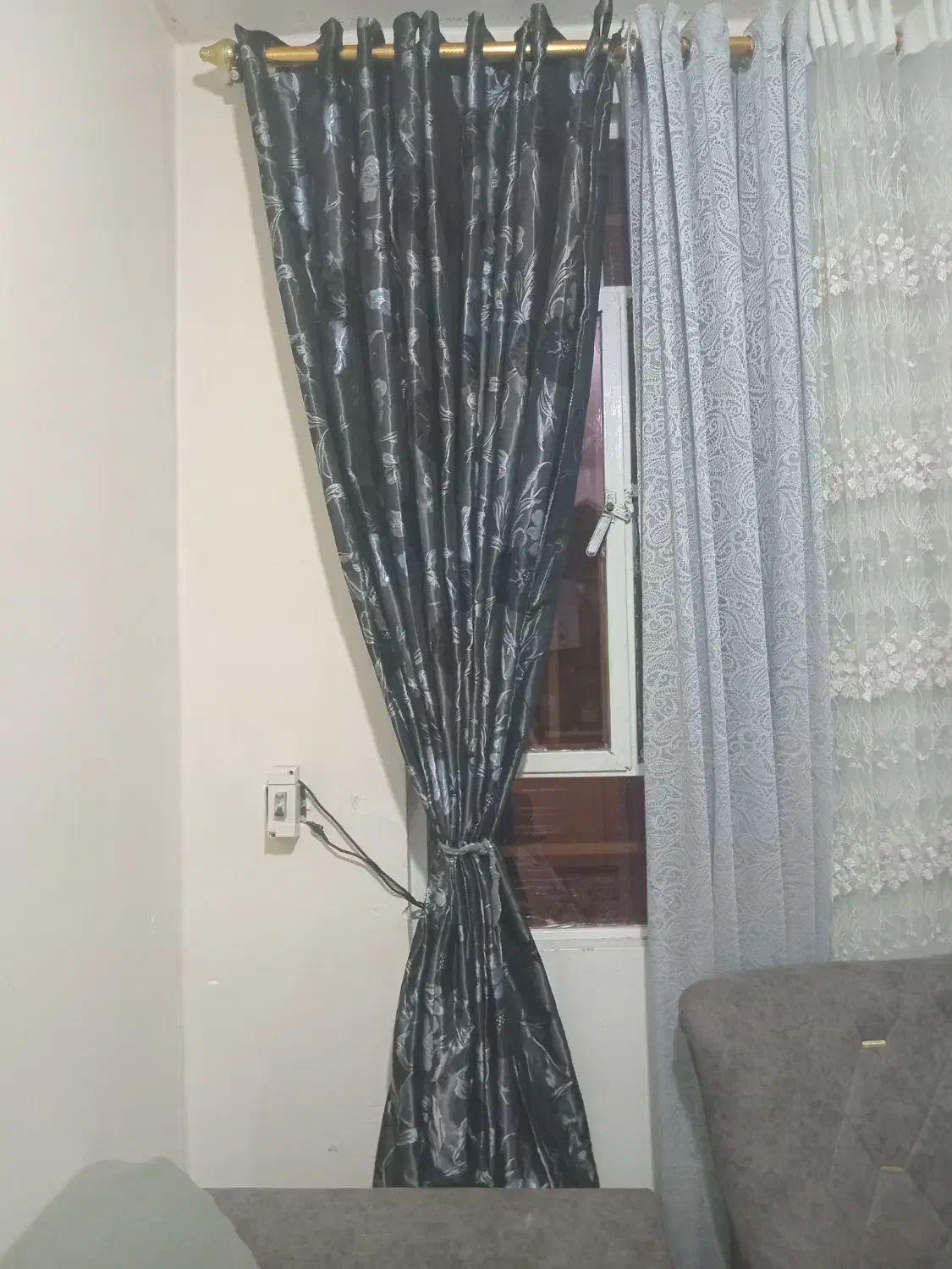 پارچه پرده طوسی تیره رنگ|پرده، رانر، رومیزی|مسجد سلیمان, |دیوار