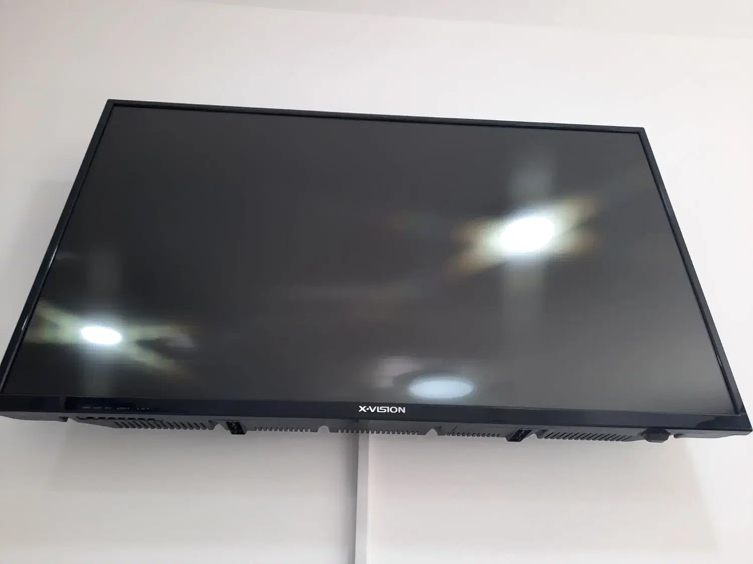 تلویزیون ۴۳ اینچ ایکس‌ ویژن|تلویزیون و پروژکتور|ملایر, |دیوار