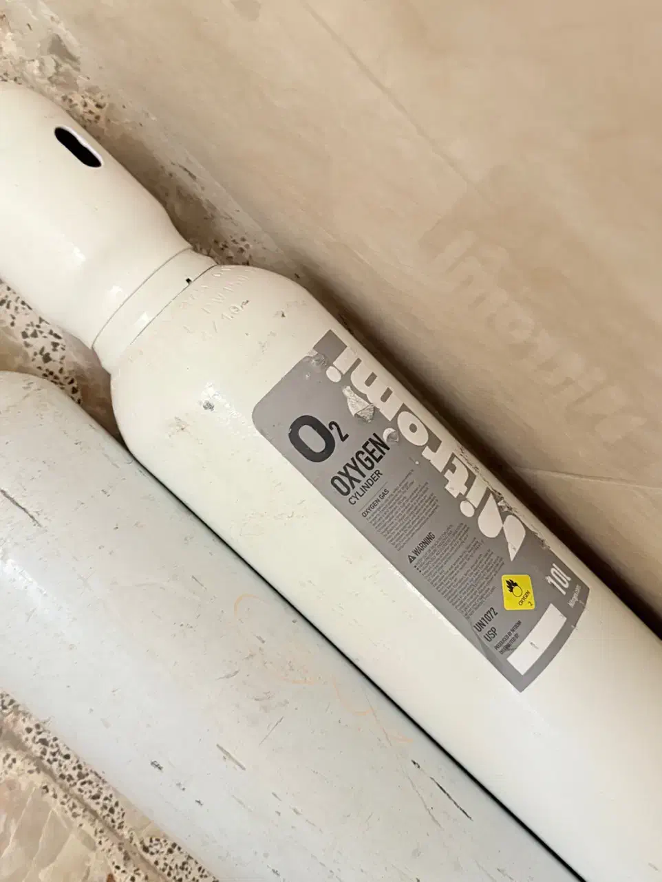 کپسول اکسیژن|پزشکی|مرودشت, ابوذر جنوبی|دیوار