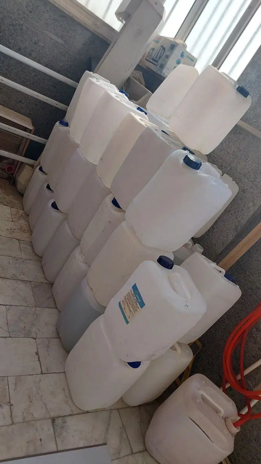 ۵۰ عدد گالن ۲۰ لیتری کالن|لوازم نظافت|باسمنج, |دیوار