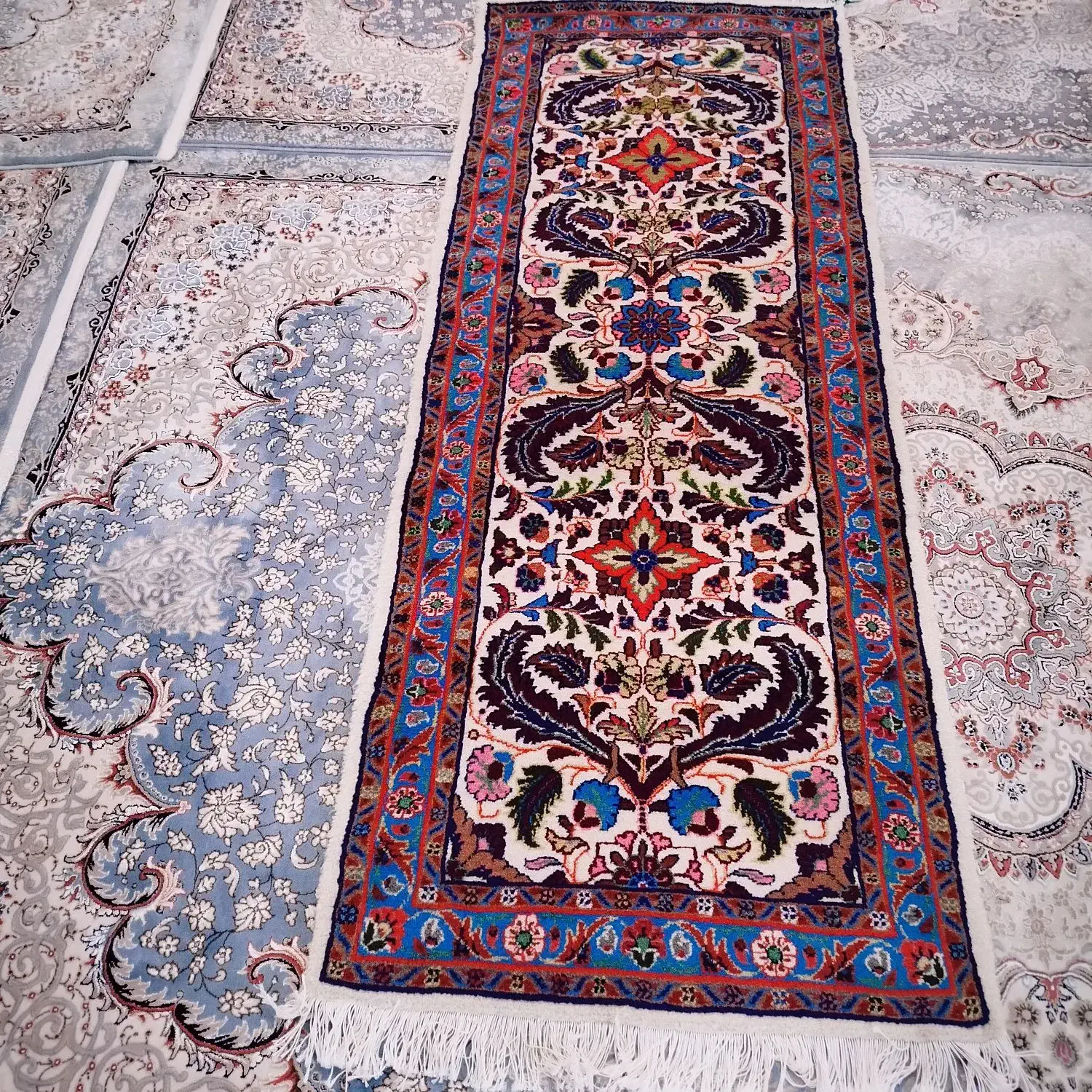 یک عددفرش دست بافت ۲متری تمیز|فرش|شیرینسو, |دیوار