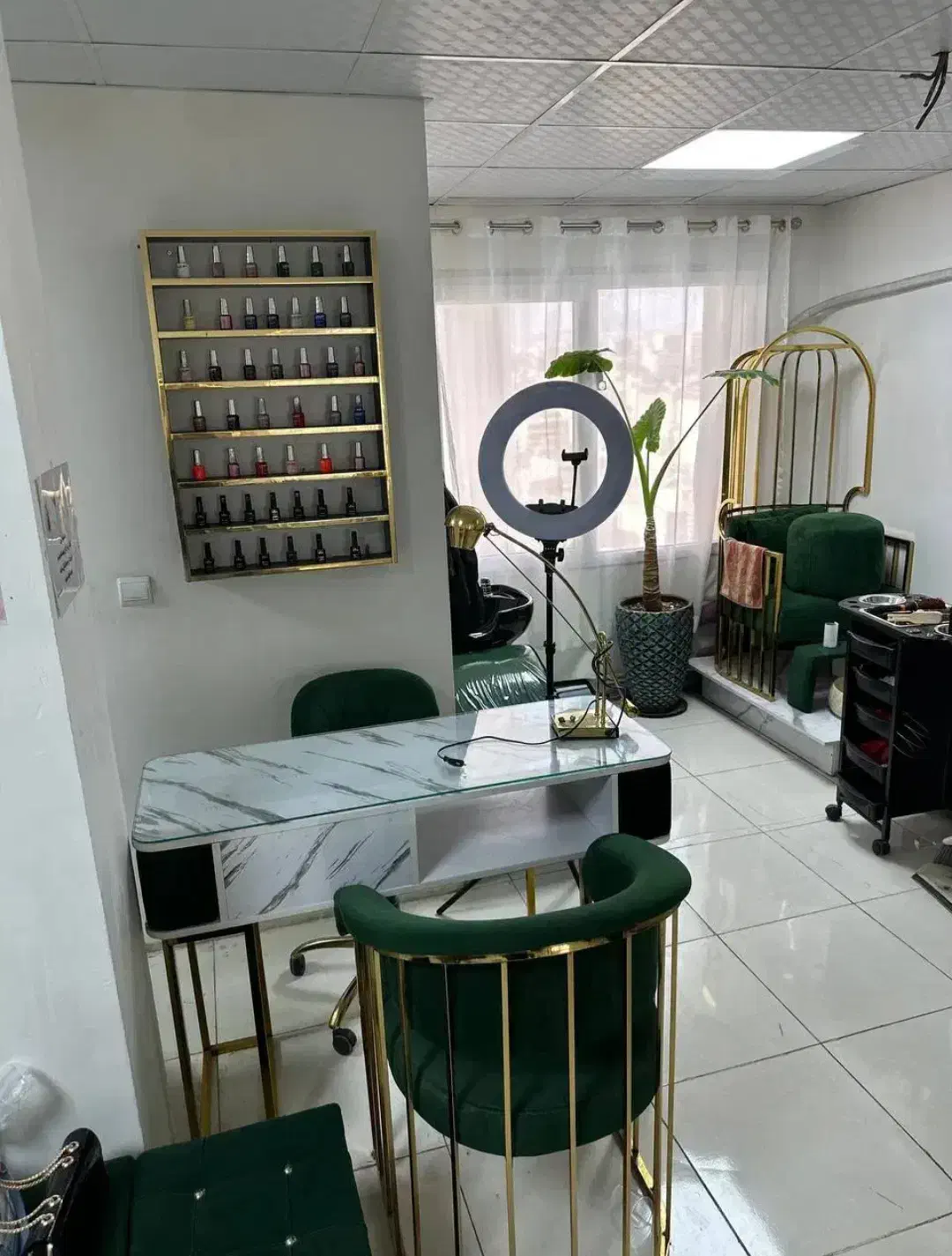 اجاره میز ناخن*میدان انقلاب*|اجارهٔ دفتر کار، اتاق اداری، مطب|تهران, جمال‌زاده|دیوار