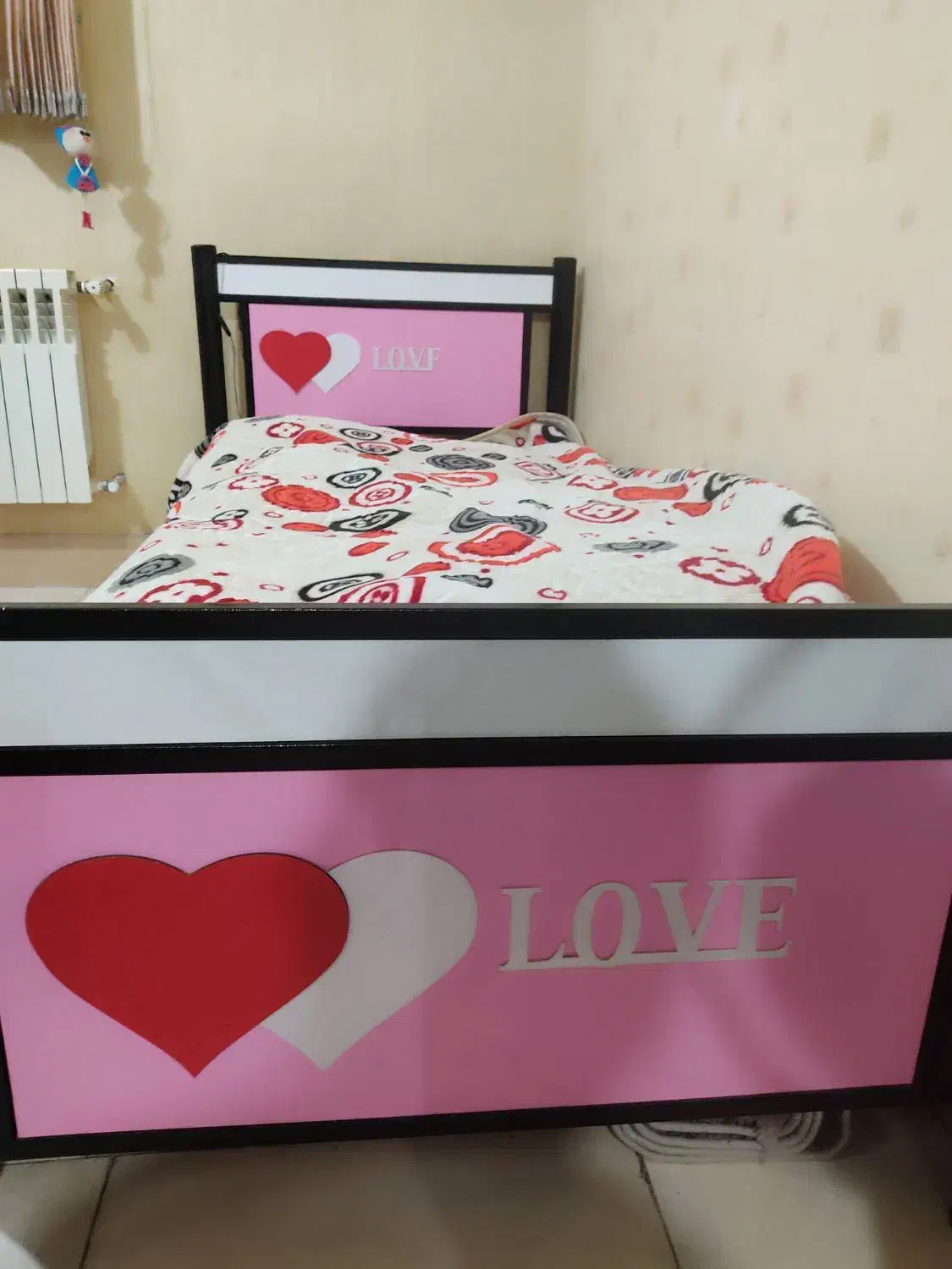 فروش کمد و تخت خواب نوجوان صورتی|تخت و سرویس خواب|شیراز, شهرک سراج‎|دیوار