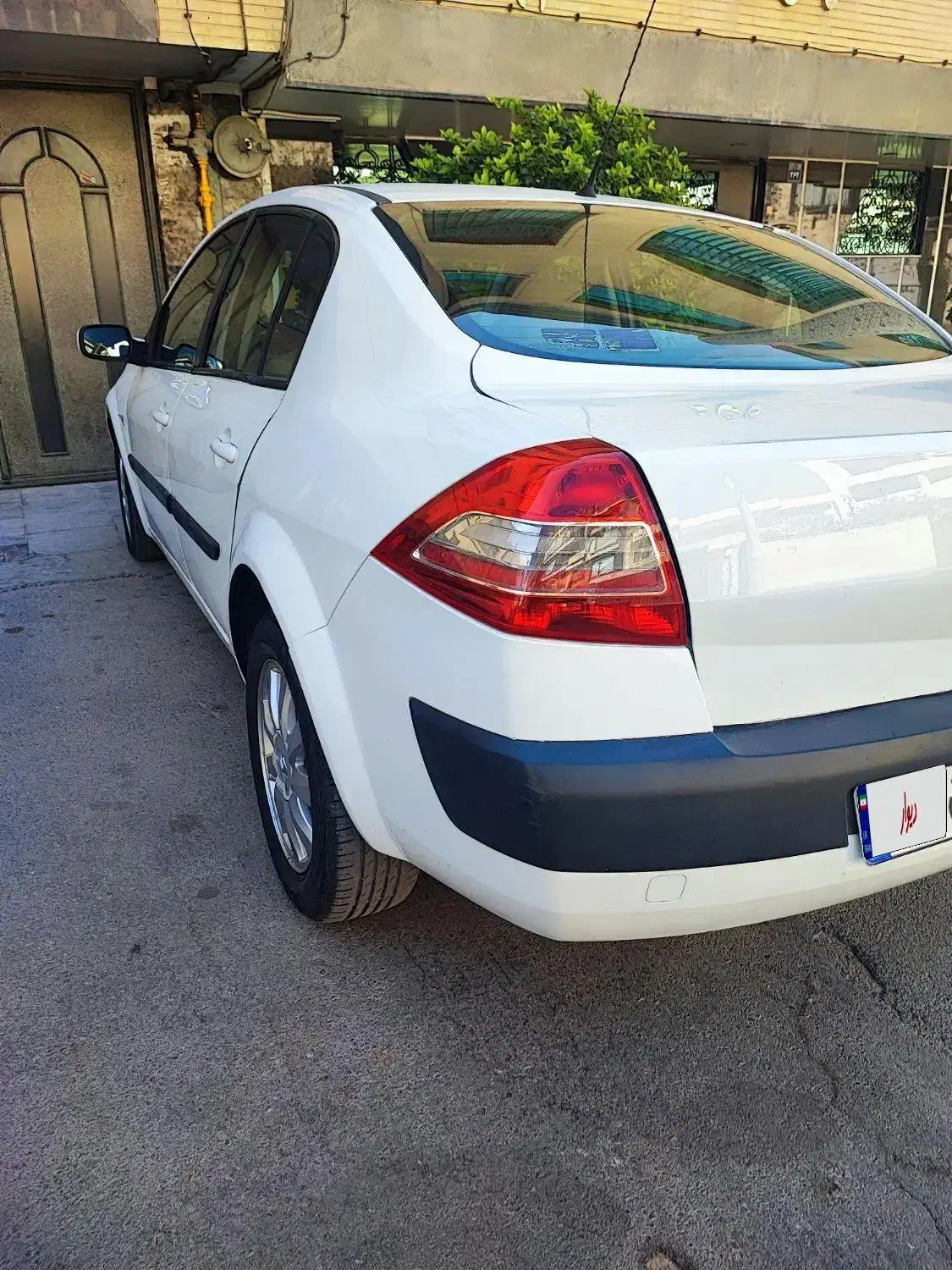 مگان مدل ۹۰ دنده ای فول e2|خودرو سواری و وانت|اصفهان, باغ دریاچه|دیوار