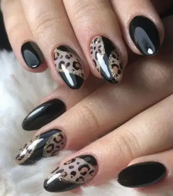 کاشت ناخن و پیرسینگ گوش|خدمات آرایشگری و زیبایی|قروه, |دیوار