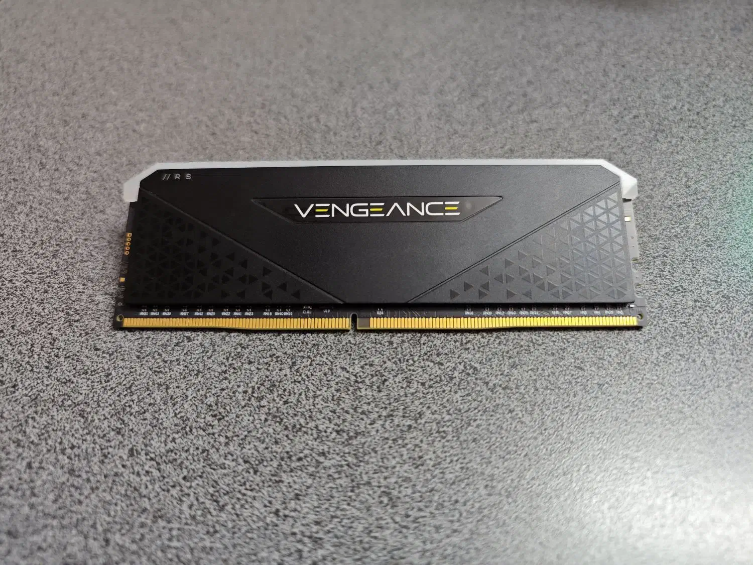 رم Corsair Vengeance RGB RS DDR4 16GB 3200MHz|قطعات و لوازم جانبی رایانه|یزد, |دیوار